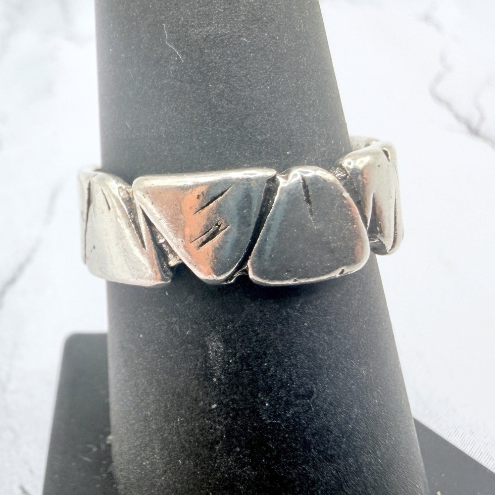 Silver Tone Geometric Open Back Band Ring Size 7.5‎ Textured Triangle Design